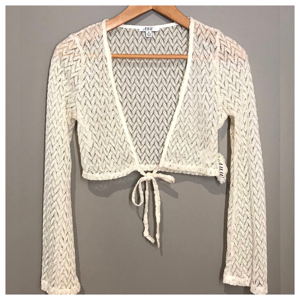 *NEW* Cropped lace top